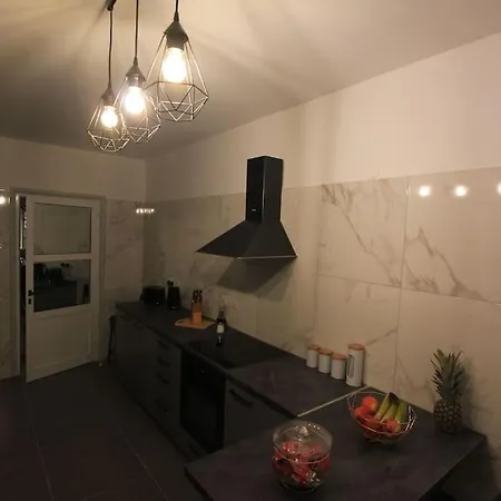 Apartment Superb Steps Away From Finikoudes