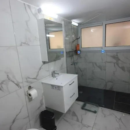 Apartment Superb Steps Away From Finikoudes