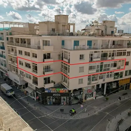 Superb Steps Away From Finikoudes アパート ラルナカ