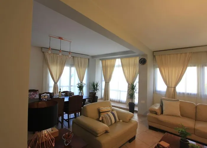 Superb Steps Away From Finikoudes * Ларнака