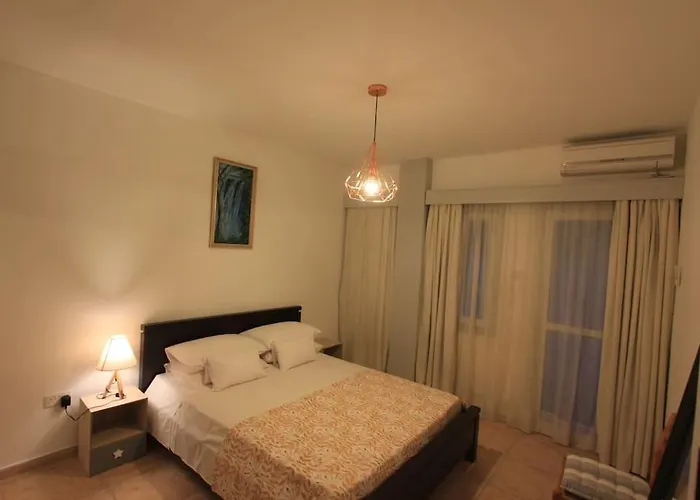 Superb Steps Away From Finikoudes Apartment Larnaca