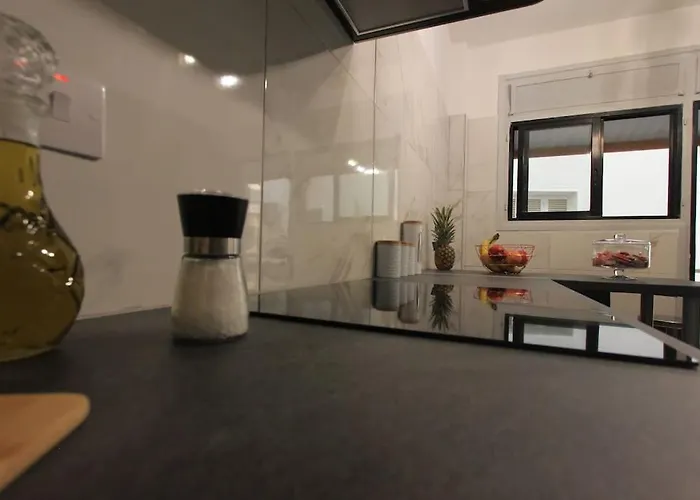 Апартаменти Superb Steps Away From Finikoudes *