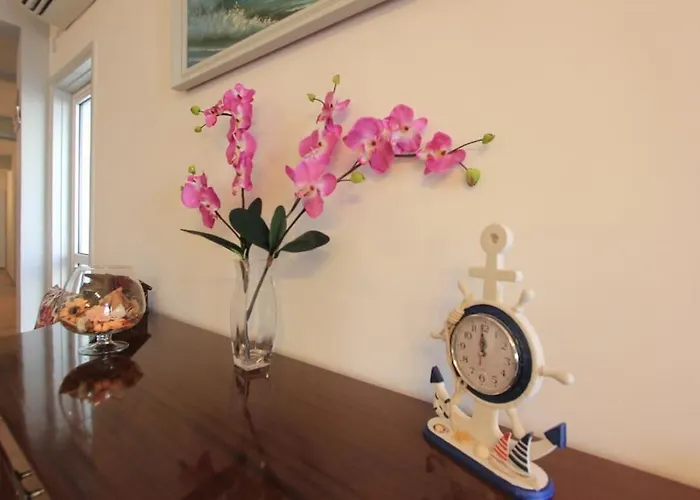 Superb Steps Away From Finikoudes Apartment Larnaca