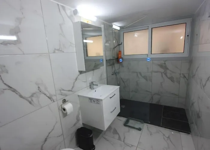 Apartment Superb Steps Away From Finikoudes