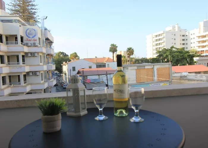 Superb Steps Away From Finikoudes Apartment *