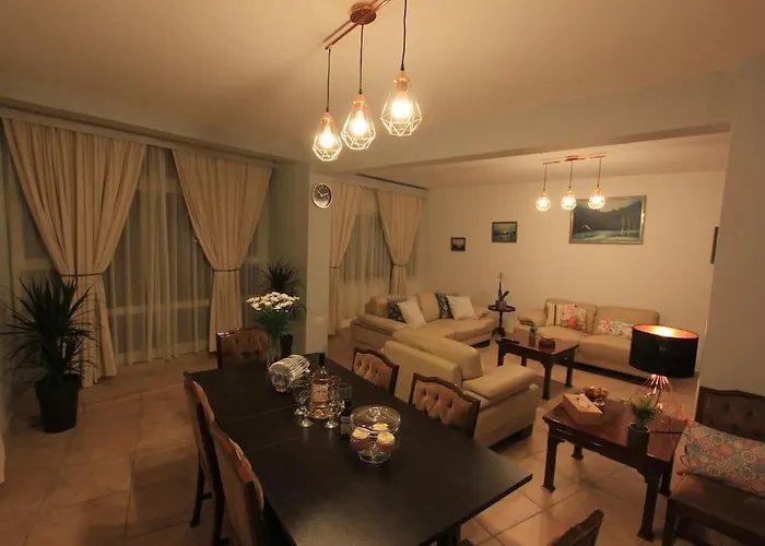 Superb Steps Away From Finikoudes Apartment Larnaca