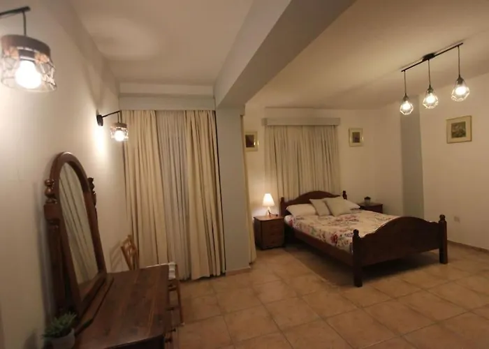 Superb Steps Away From Finikoudes * Ларнака