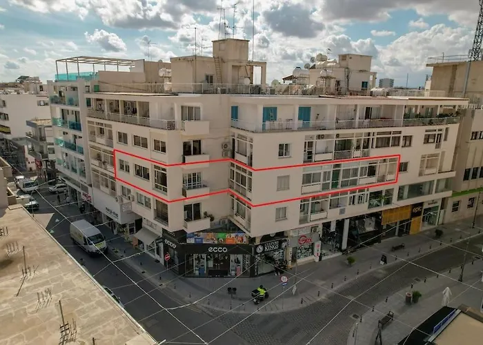 Superb Steps Away From Finikoudes Apartment Larnaca