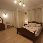 Superb Steps Away From Finikoudes Apartamento