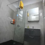 Superb Steps Away From Finikoudes Apartamento Larnaca