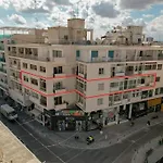 Superb Steps Away From Finikoudes Apartamento Larnaca