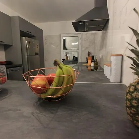 Superb Steps Away From Finikoudes Апартаменти