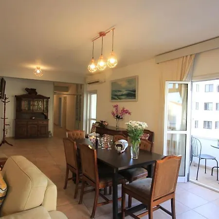 Superb Steps Away From Finikoudes Апартаменти Ларнака