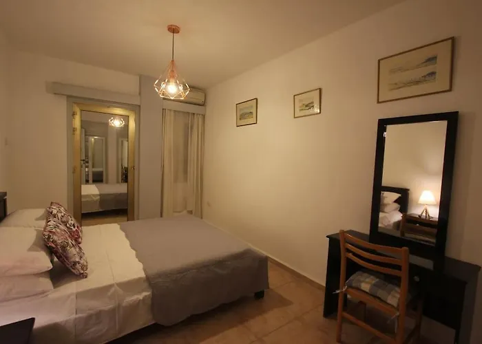 Superb Steps Away From Finikoudes Ларнака