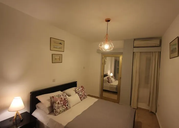 Superb Steps Away From Finikoudes Апартаменти