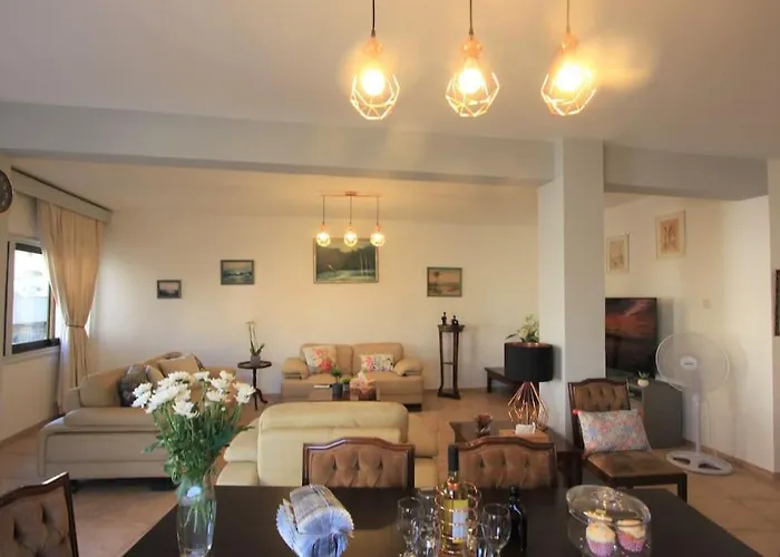 Superb Steps Away From Finikoudes Апартаменти *